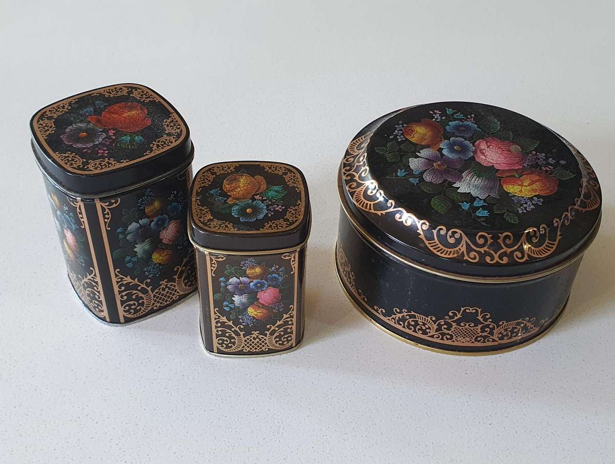 3x tins as per photos