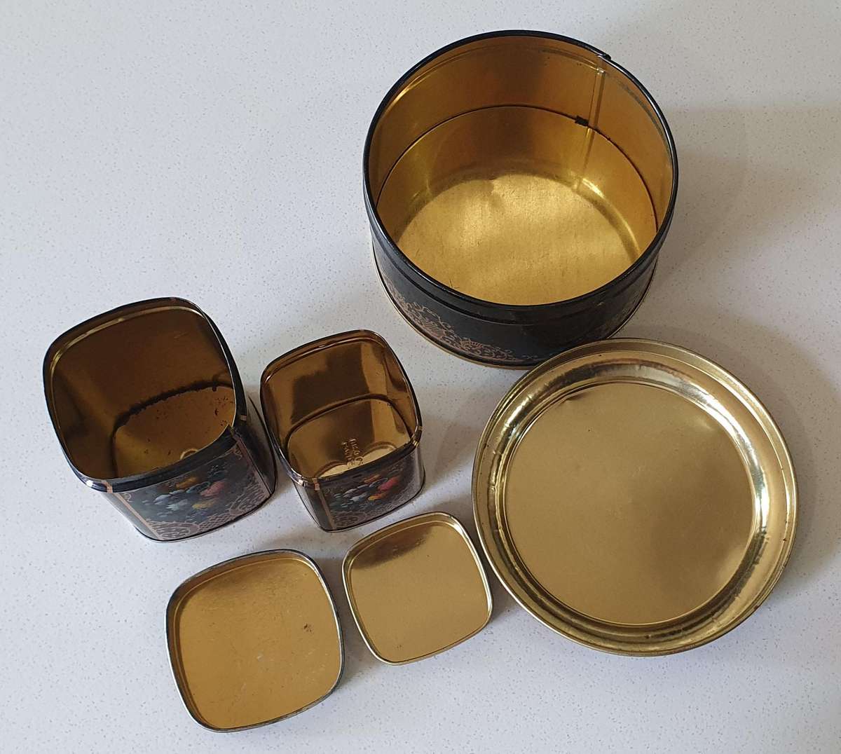 3x tins as per photos