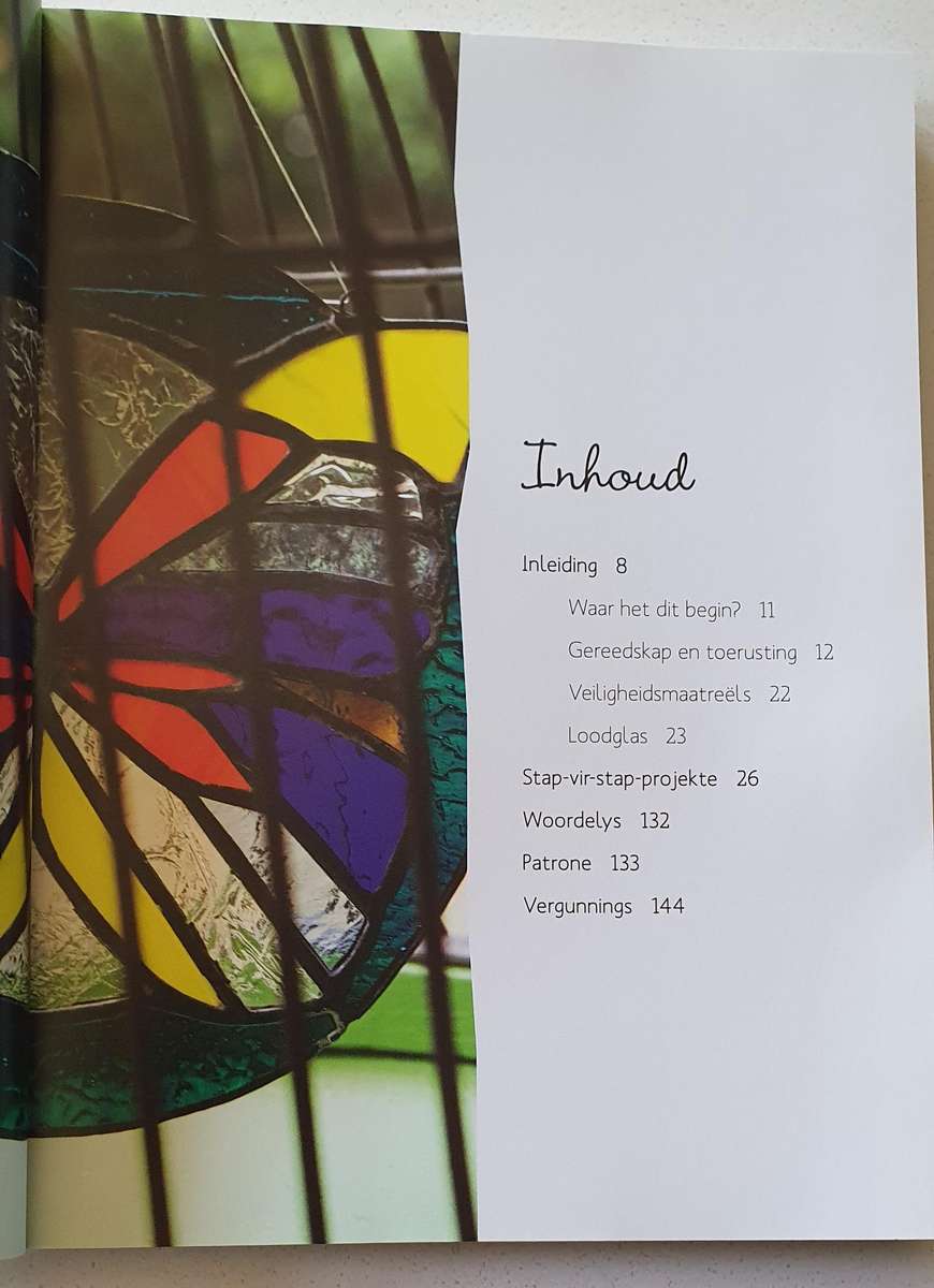 Loodglaskuns by Jacqui Holmes and Gail Brown - soft cover book