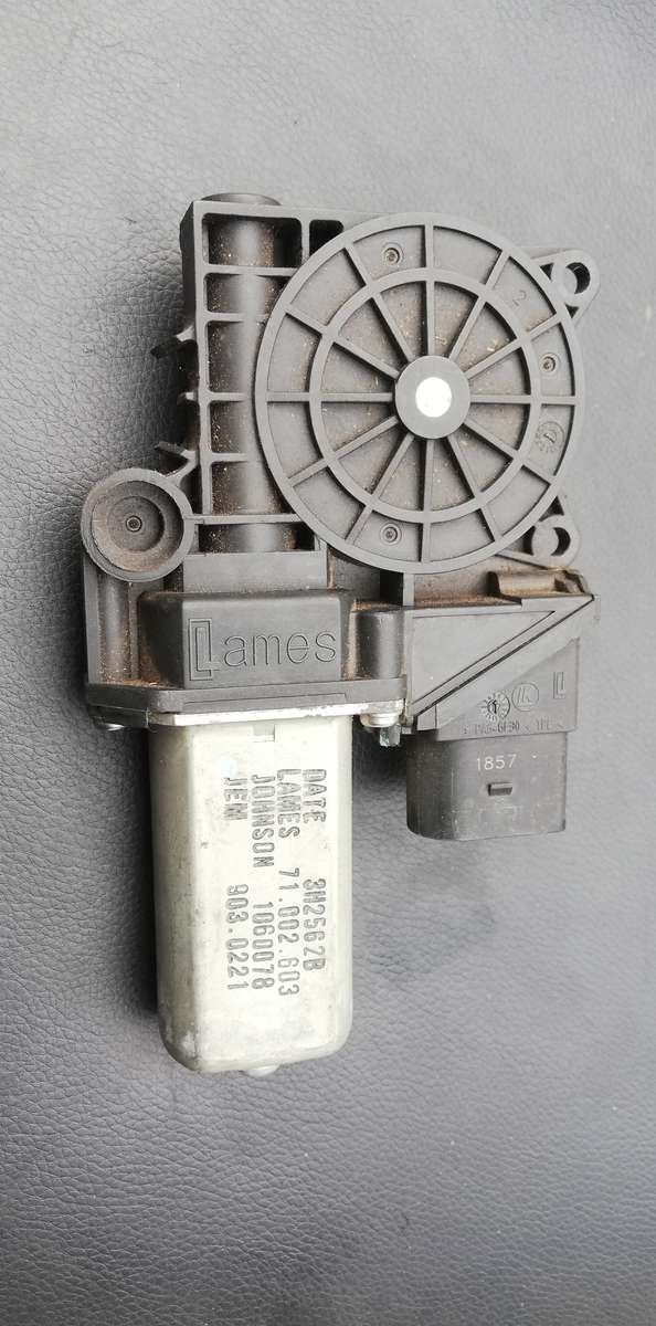 BMW E90 LHR WINDOW MOTOR 71002603