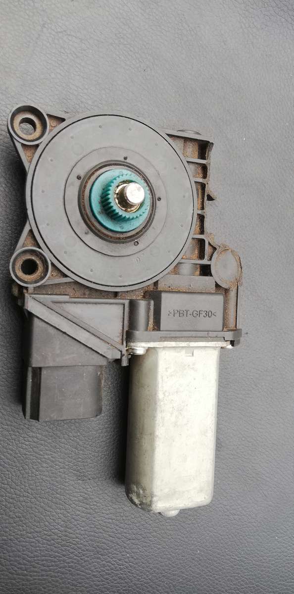 BMW E90 LHR WINDOW MOTOR 71002603