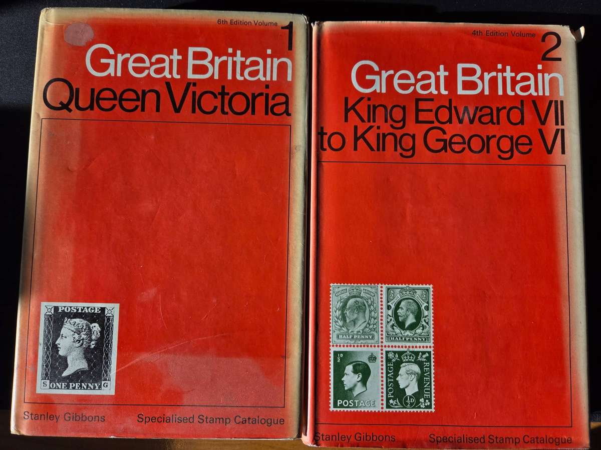 Great Britain Stanley Gibbons x4 specialized handbooks plus few catalogues