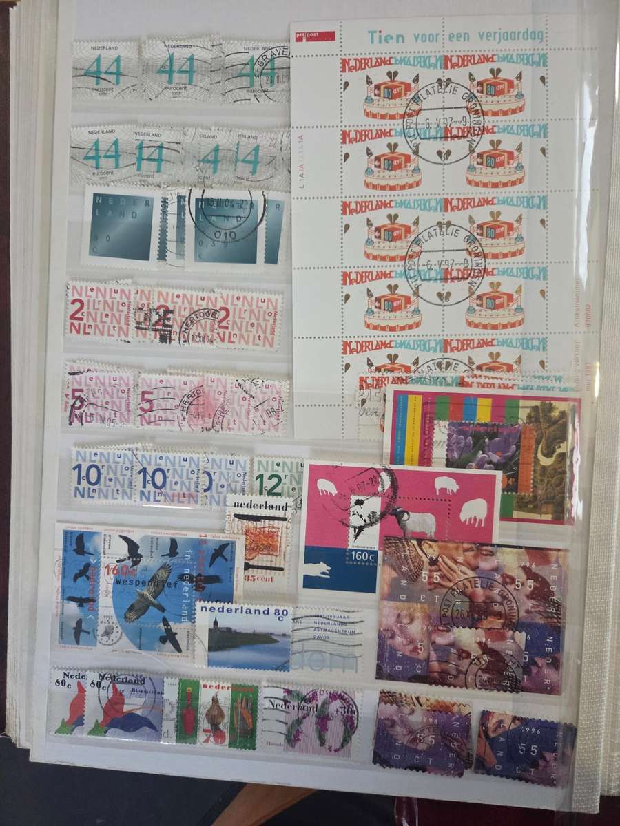 Netherlands Collection in 2 large stock books 2000 fine used
