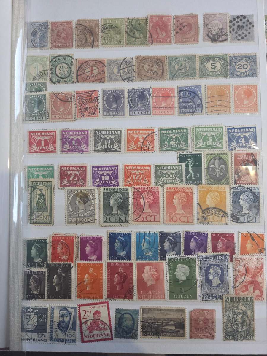Netherlands Collection in 2 large stock books 2000 fine used