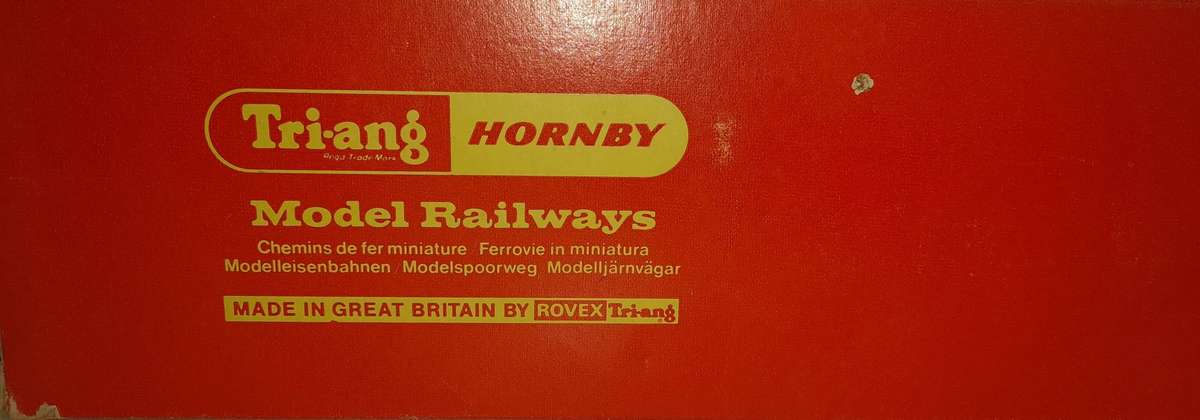 Railway: Caledonian Loco and Tender (HO Scale) by Tri-ang/Hornby