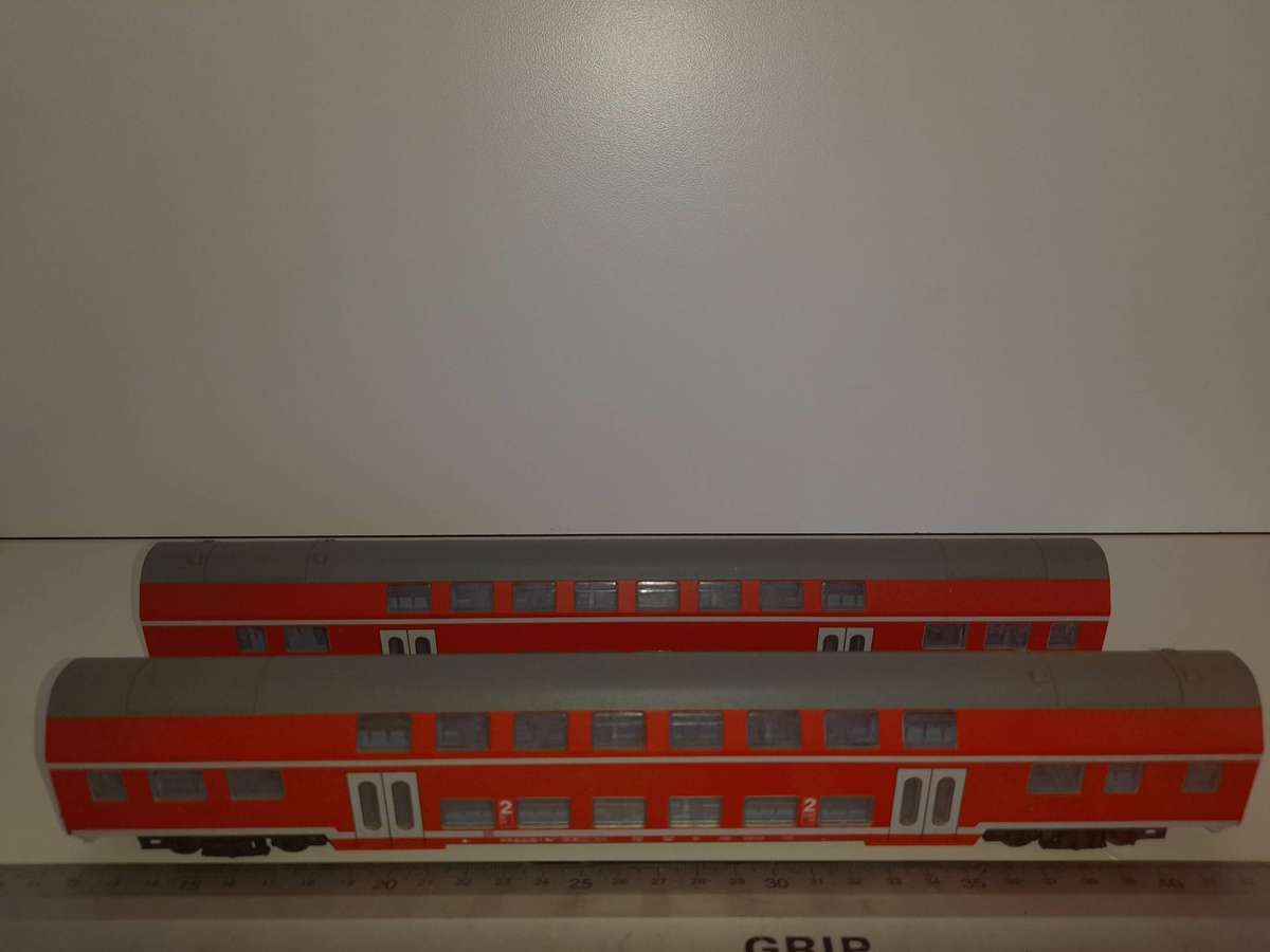 Railway: Passenger Couches X 2 - (Scale HO) by Piko