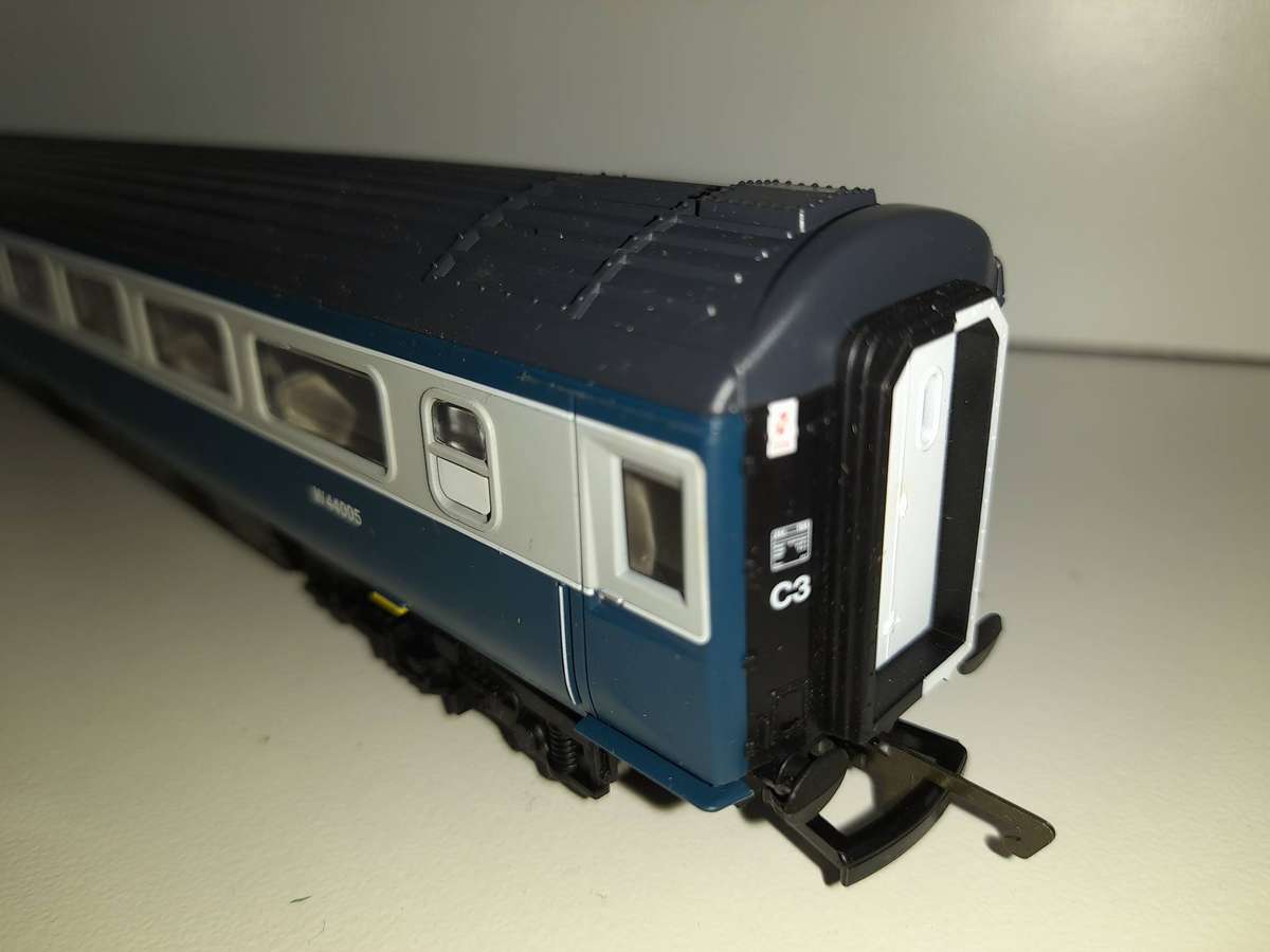 Railway: Passenger Couch Car (OO Gauge)  by Hornby