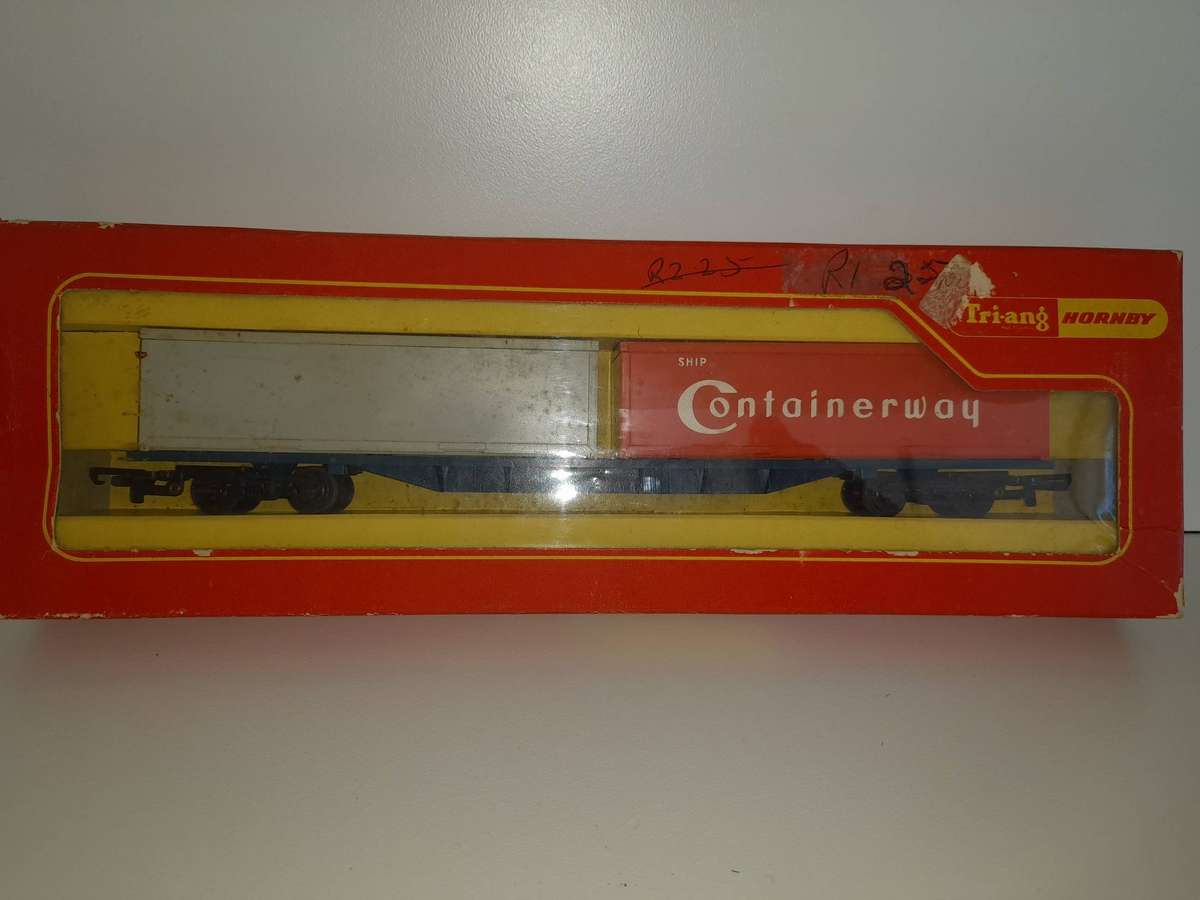 Railway: Container Carrier (OO/HO Gauge)  by Hornby