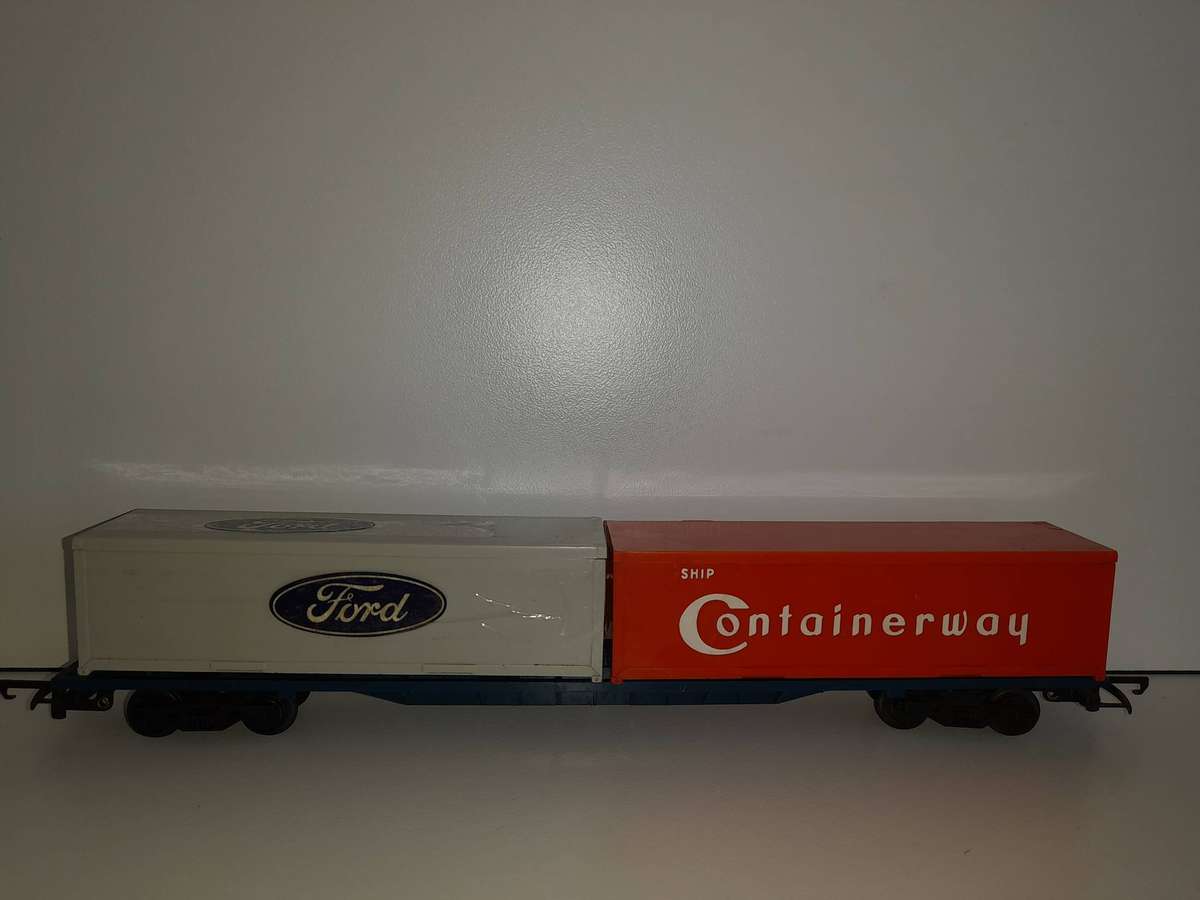 Railway: Container Carrier (OO/HO Gauge)  by Hornby