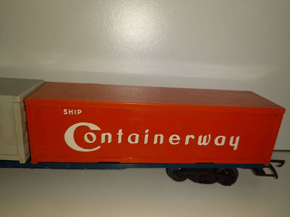 Railway: Container Carrier (OO/HO Gauge)  by Hornby