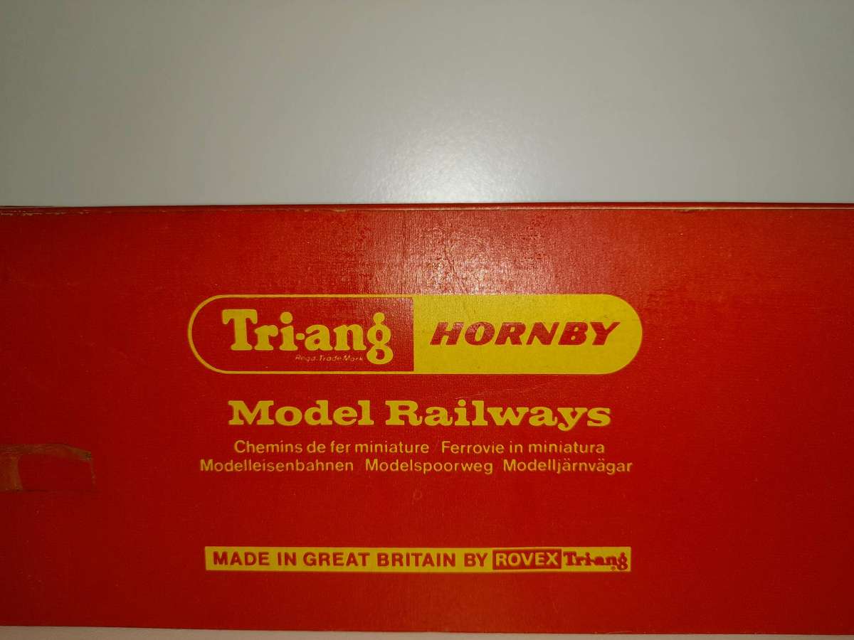 Railway: Couch (OO/HO Gauge)  by Hornby