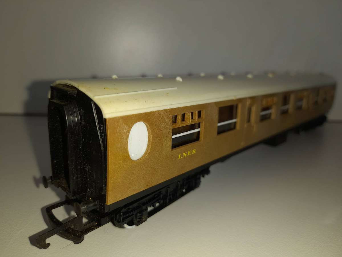 Railway: Full Third Couch (OO/HO Gauge)  by Hornby