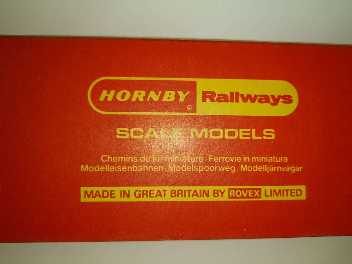 Railway: Full Third Couch (OO/HO Gauge)  by Hornby
