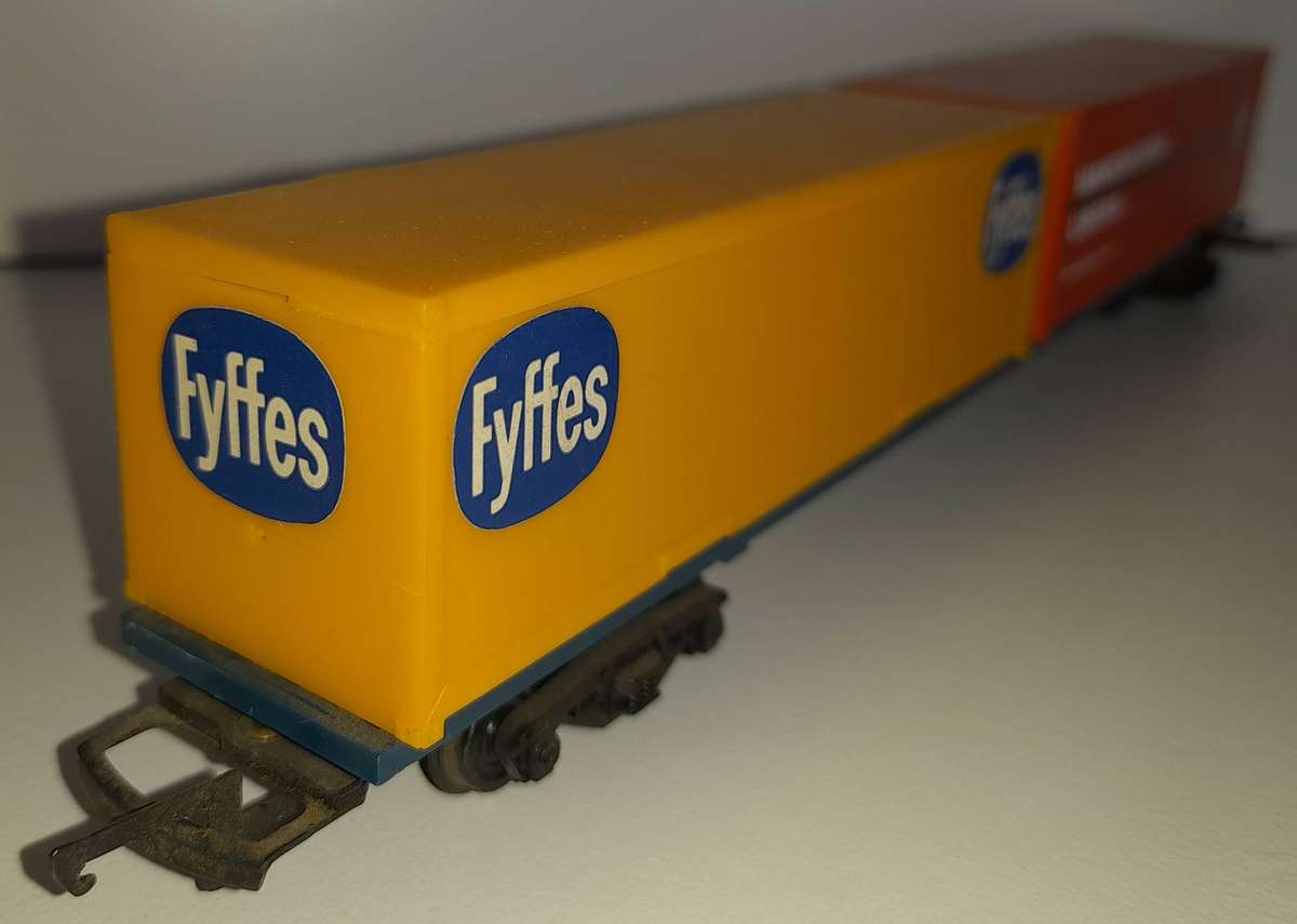 Railway: Container Carrier (HO Scale)