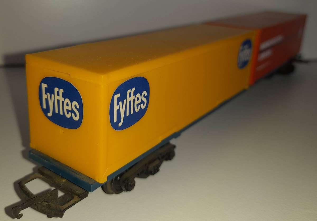 Railway: Container Carrier (HO Scale)