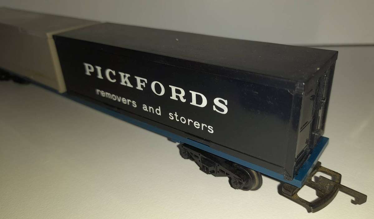 Railway: Container Carrier (HO Scale)