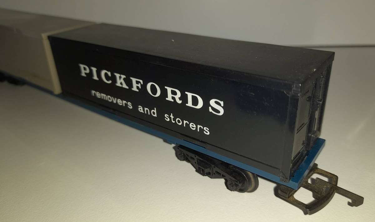 Railway: Container Carrier (HO Scale)