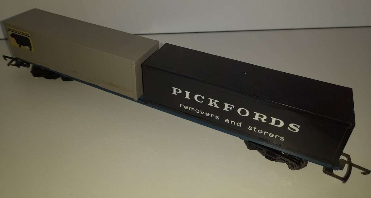 Railway: Container Carrier (HO Scale)