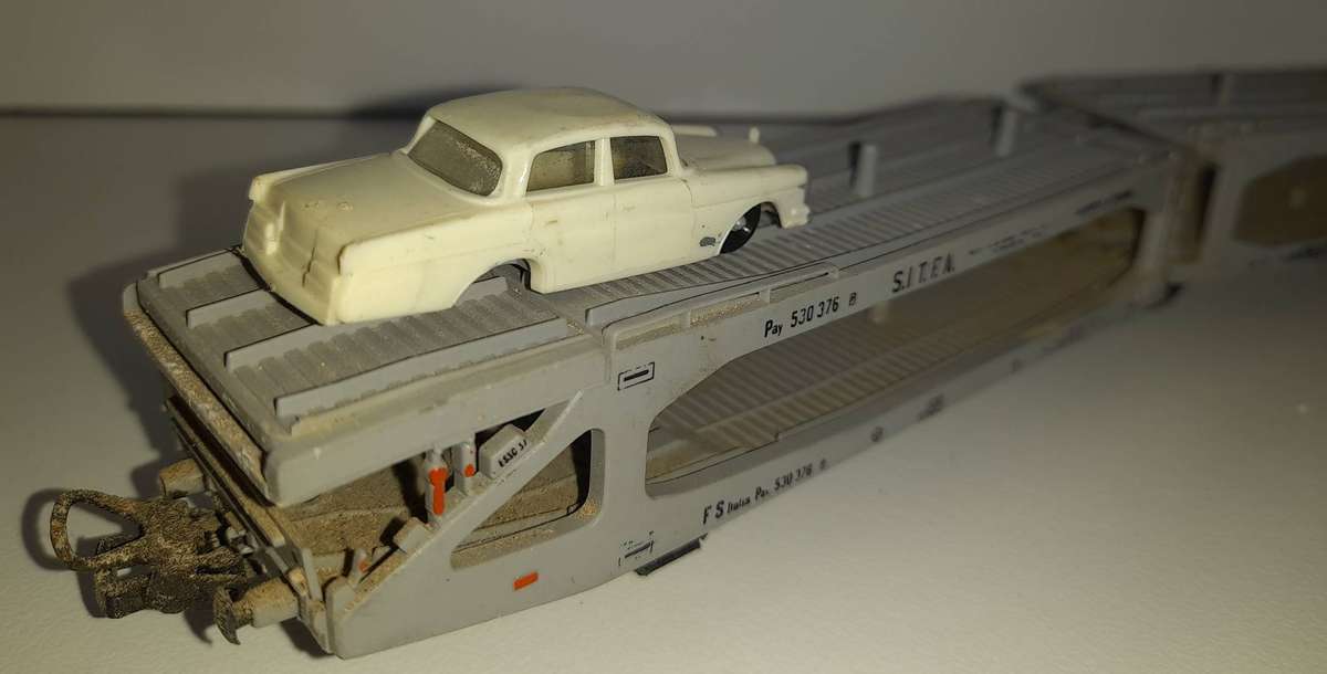 Railway: Car carrier - Double Trailer (HO Scale)