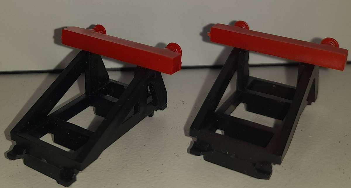 Railway: Buffer Stops x 2 (HO Gauge) by Triang/Hornby
