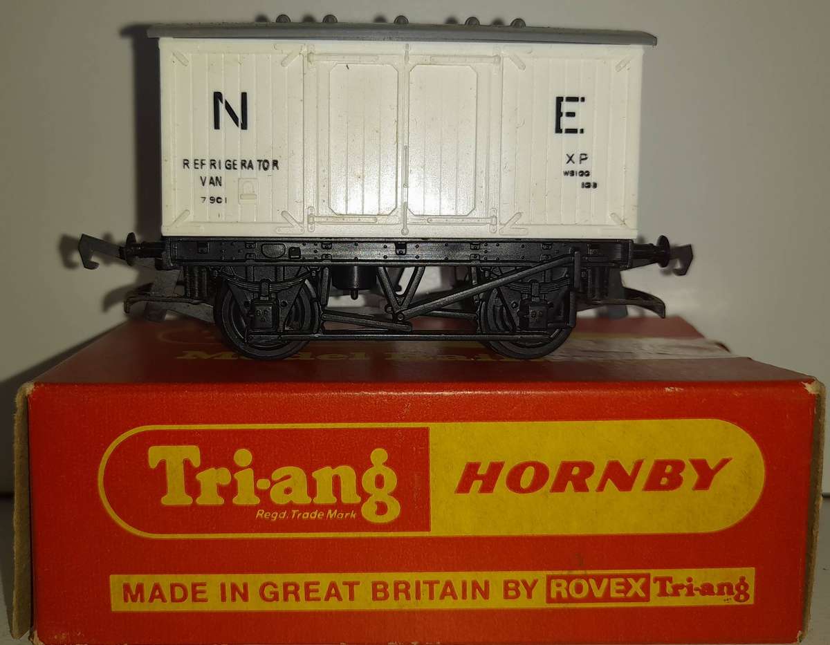 Railway: Refrigerator Van (HO Gauge) by Triang/Hornby
