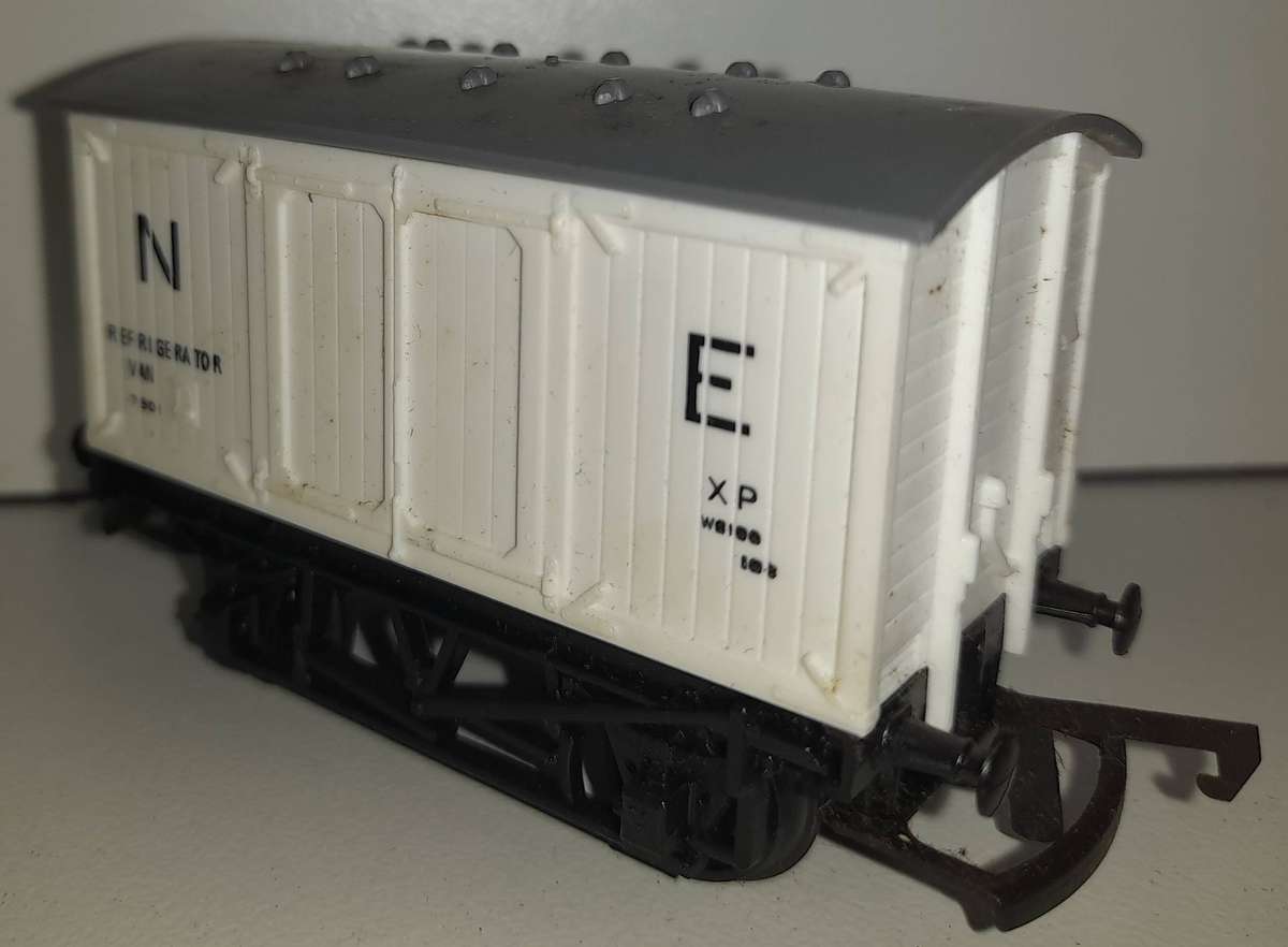 Railway: Refrigerator Van (HO Gauge) by Triang/Hornby