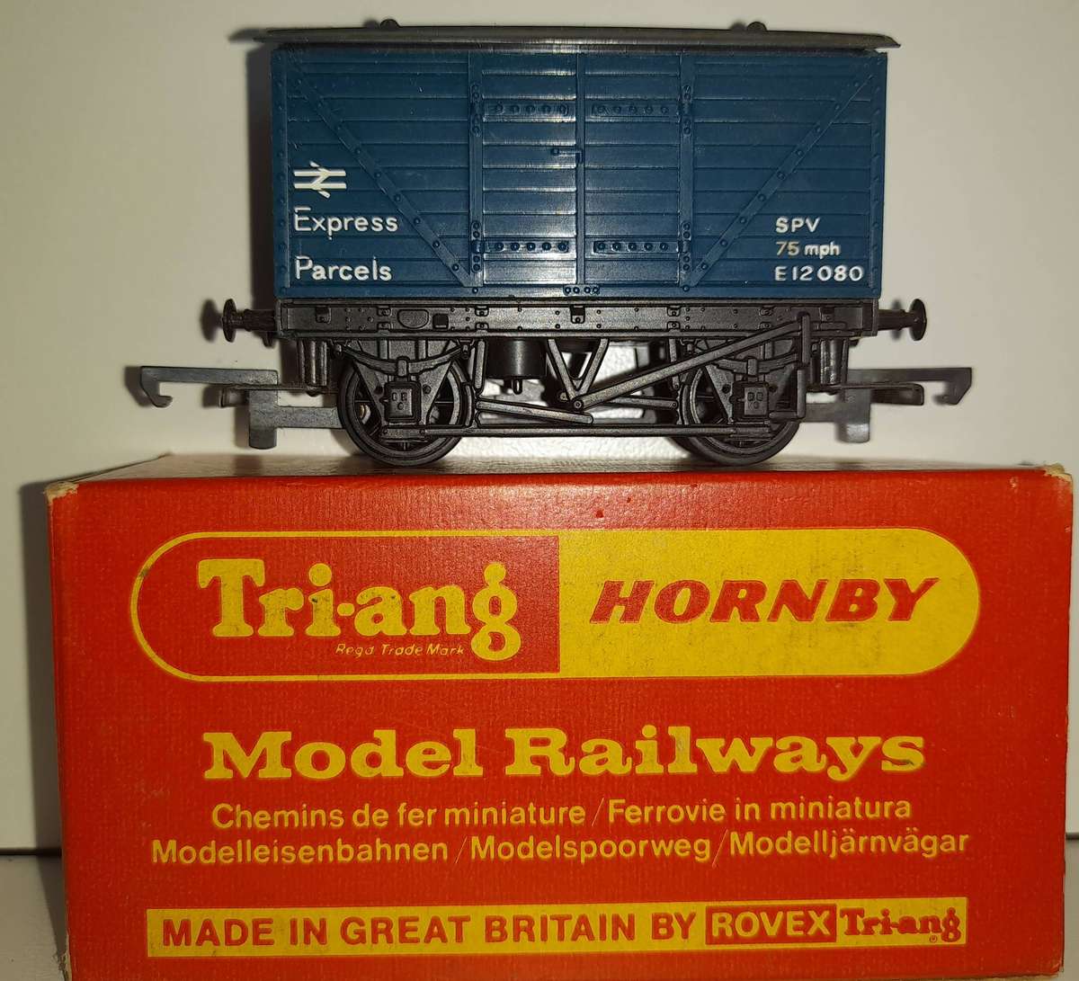 Railway: Parcels Van (HO Gauge) by Triang/Hornby