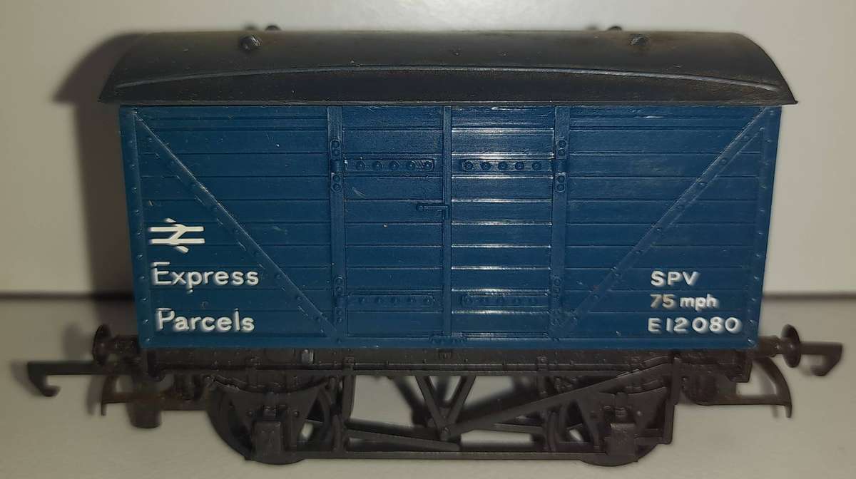 Railway: Parcels Van (HO Gauge) by Triang/Hornby