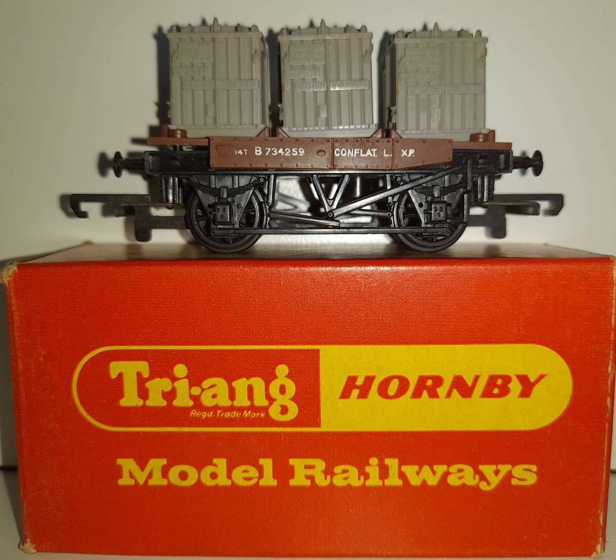 Three Container Wagon (HO Gauge) by Triang/Hornby