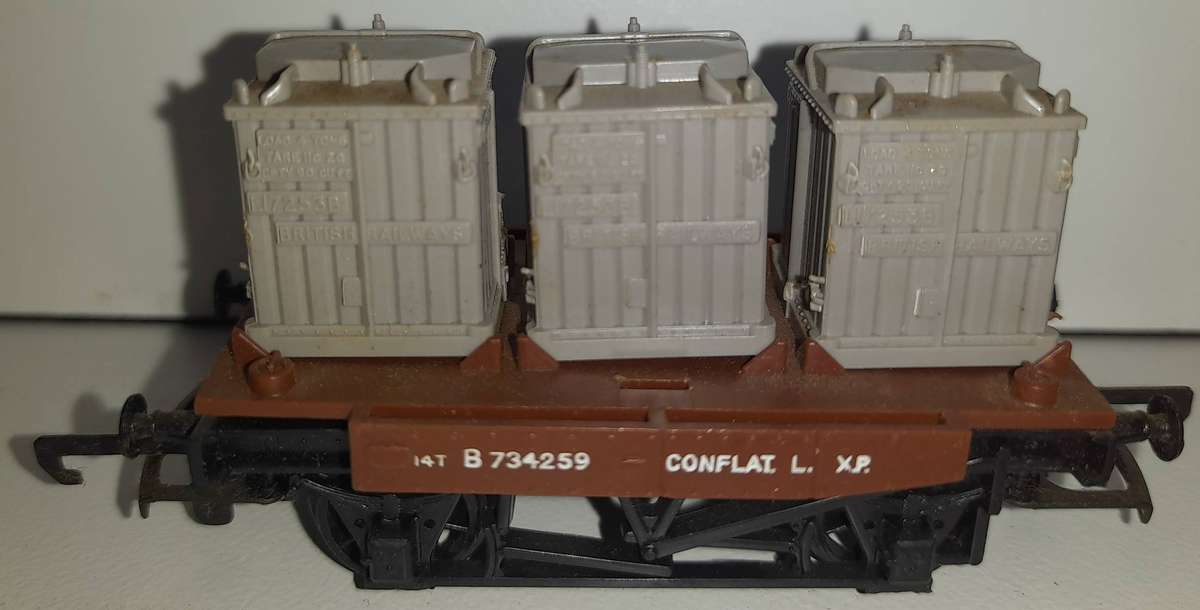 Three Container Wagon (HO Gauge) by Triang/Hornby