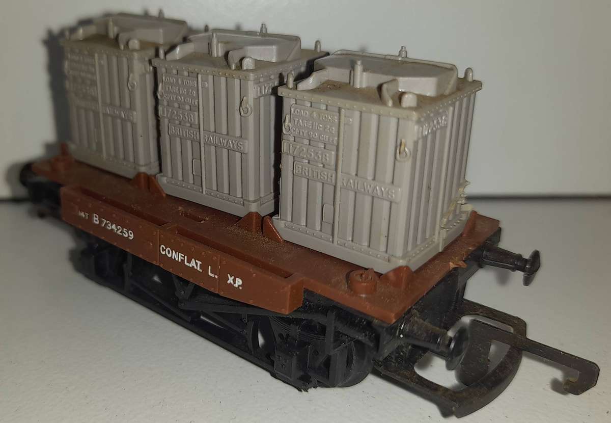 Three Container Wagon (HO Gauge) by Triang/Hornby