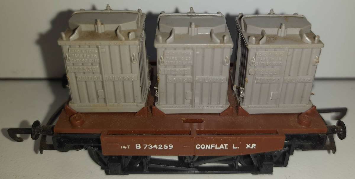 Three Container Wagon (HO Gauge) by Triang/Hornby