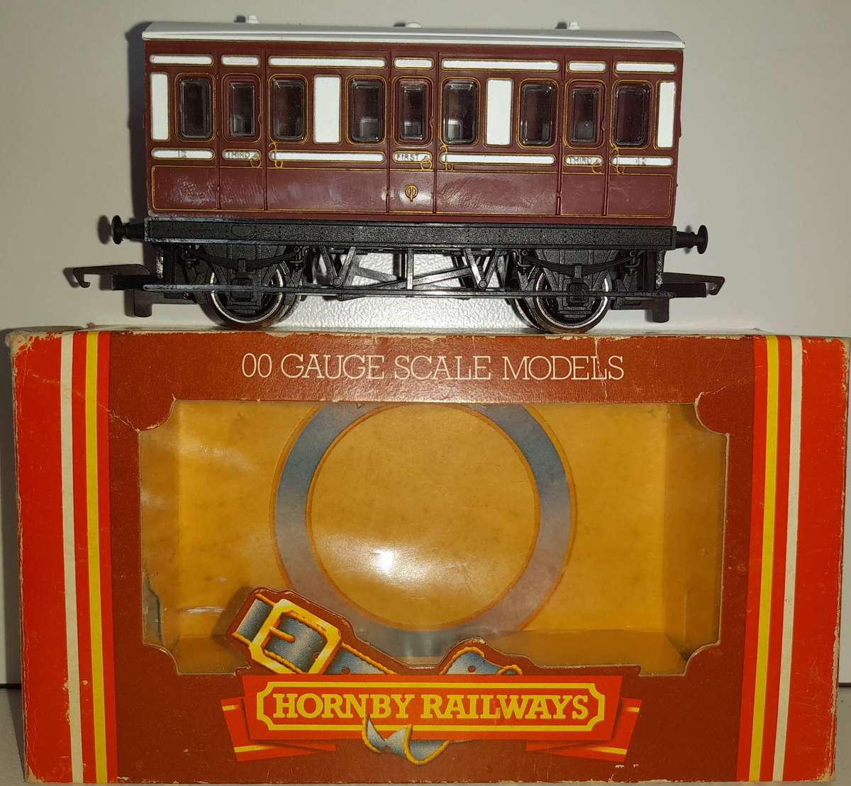 Railway: 4-Wheel Coach - Caledonian Livery (OO Gauge) by Hornby Railways