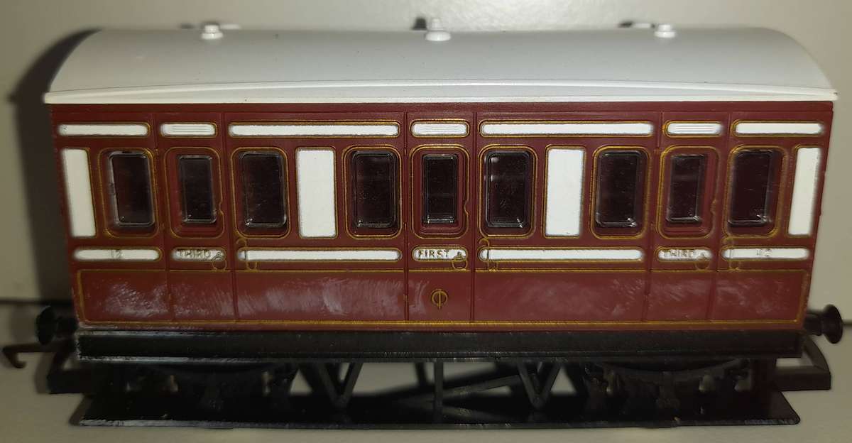 Railway: 4-Wheel Coach - Caledonian Livery (OO Gauge) by Hornby Railways