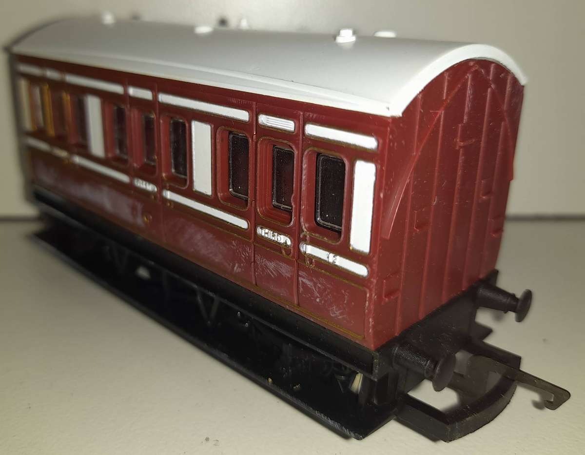 Railway: 4-Wheel Coach - Caledonian Livery (OO Gauge) by Hornby Railways