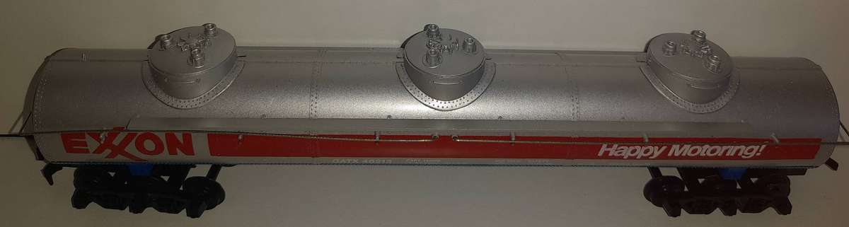 Railway: Triple Dome Tank Car (HO Gauge) by Tyco