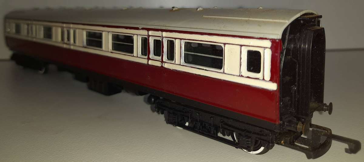 Railway: Brake Composite Coach (HO Gauge) by Tri-ang/Hornby