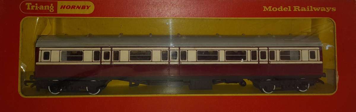 Railway: Full Third Coach (HO Gauge) by Tri-ang/Hornby