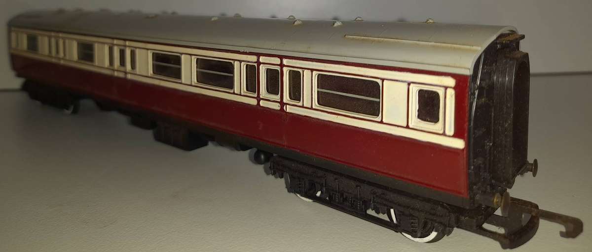 Railway: Full Third Coach (HO Gauge) by Tri-ang/Hornby