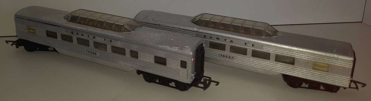 Railway: Santa Fe Coach X 2 (HO Gauge) by Tri-ang