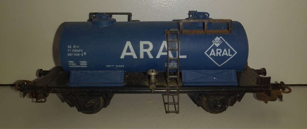 Railway: Rolling Stock -  Chemical Tanker (HO Scale)