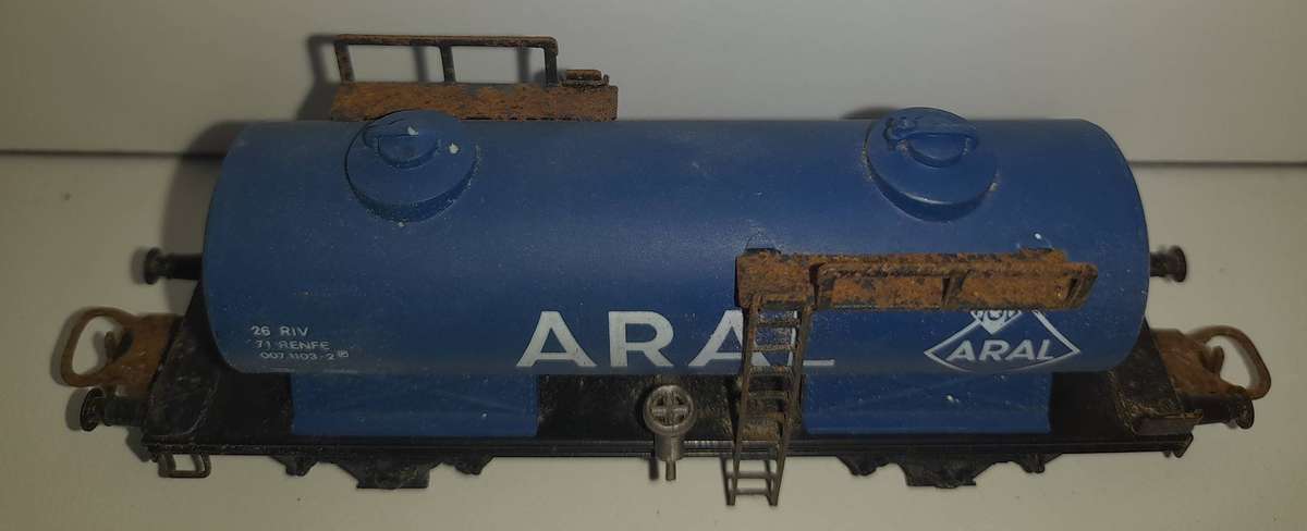 Railway: Rolling Stock -  Chemical Tanker (HO Scale)