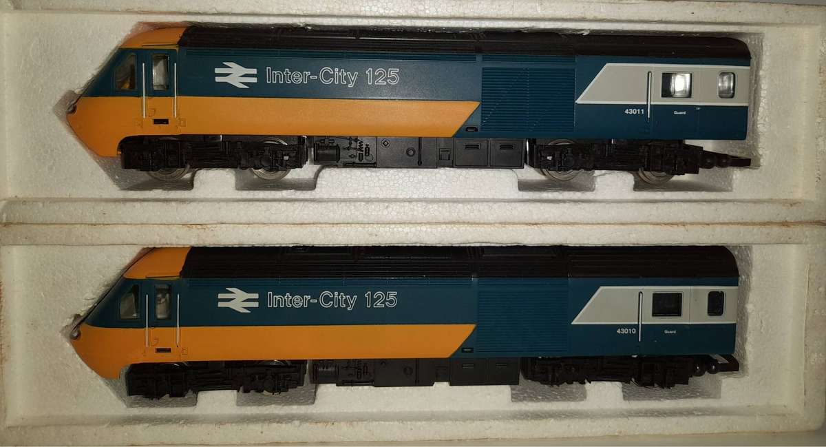 Railway: Locomotive X 2 (Inter-City 125) by Hornby Railways (OO Scale)