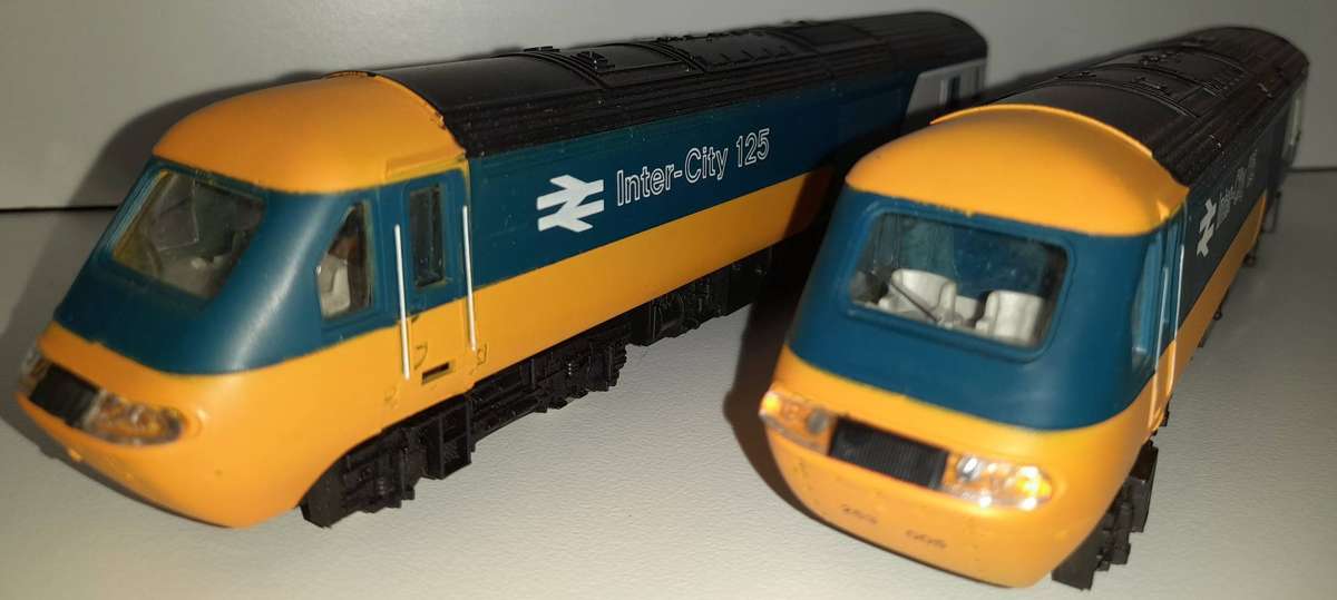 Railway: Locomotive X 2 (Inter-City 125) by Hornby Railways (OO Scale)