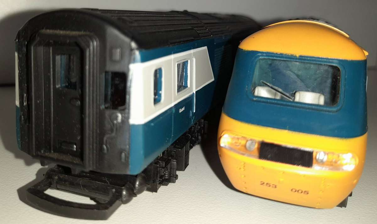 Railway: Locomotive X 2 (Inter-City 125) by Hornby Railways (OO Scale)
