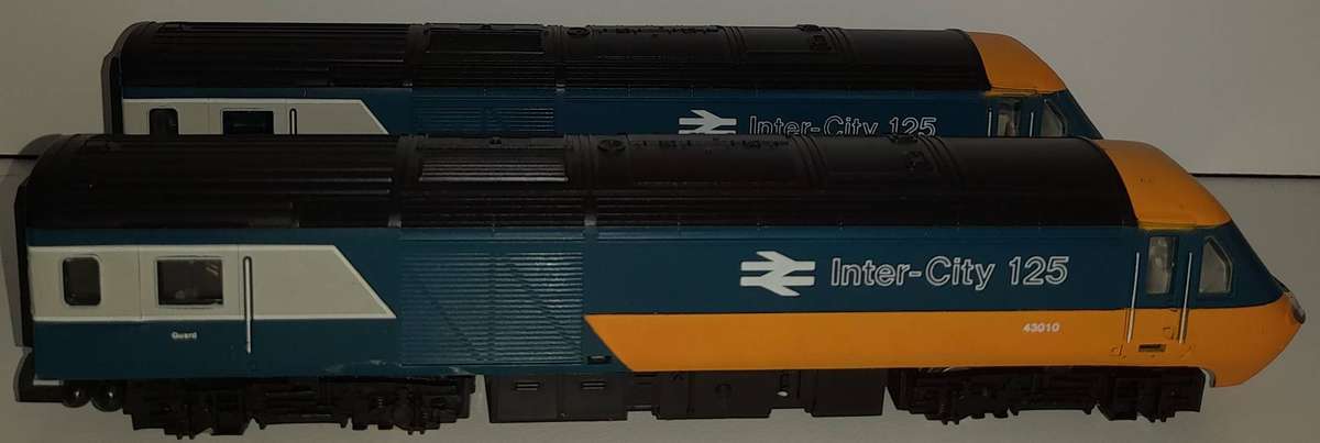 Railway: Locomotive X 2 (Inter-City 125) by Hornby Railways (OO Scale)