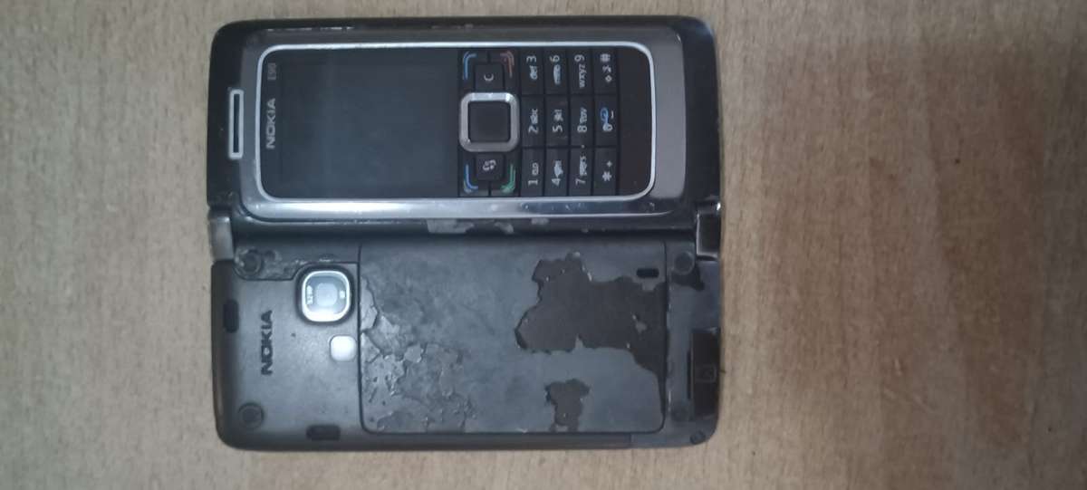 Nokia E90 AS IS for spares
