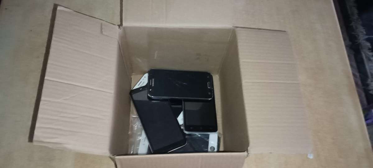 Phones NOT TESTED *AS IS*