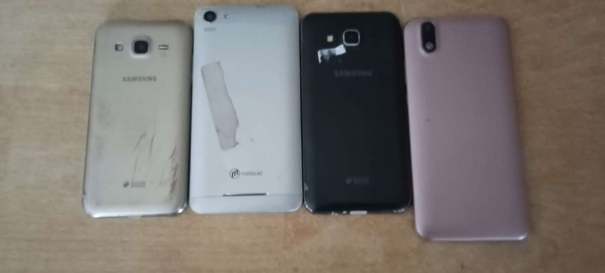 Phones NOT TESTED *AS IS*