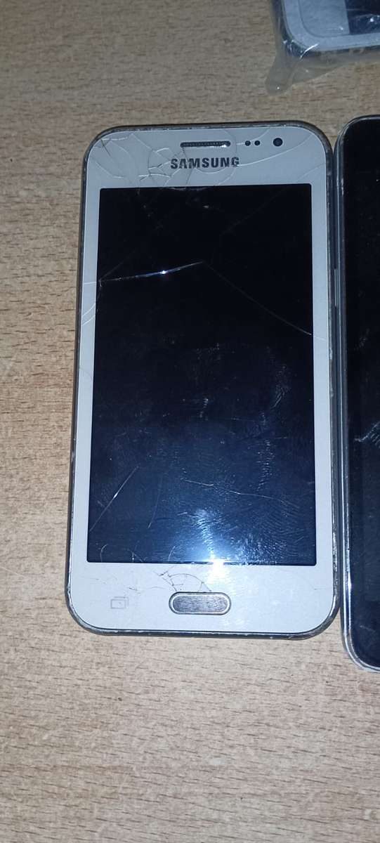 Phones NOT TESTED *AS IS*